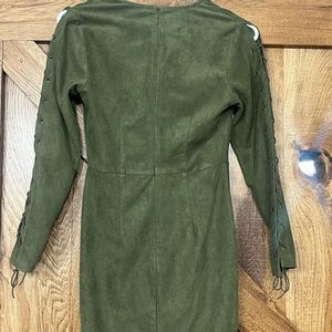 Like new dress shorter only worn a couple of times. Sleeves are laced together.